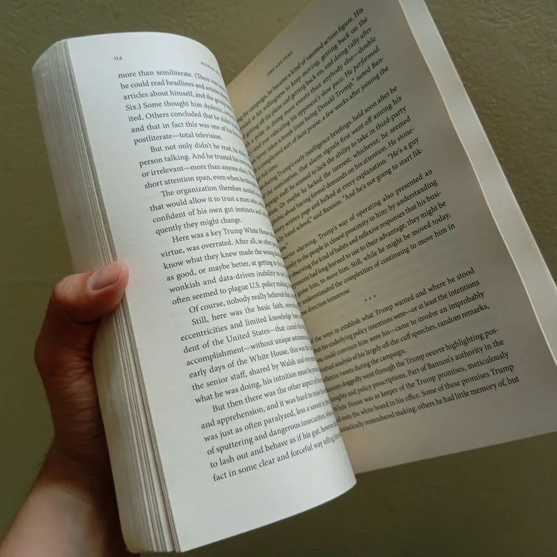 Fire and fury, sách s ngoại văn tiếng Anh  571765