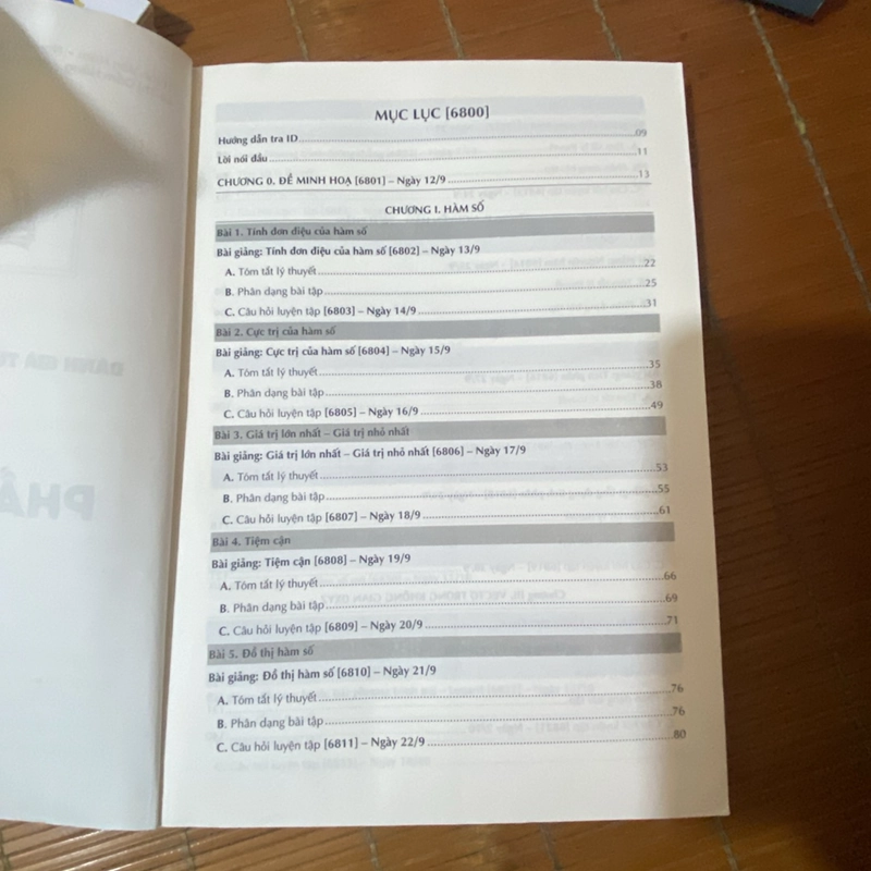Combo tổng ôn toán học moon book (có đáp án, lời giải, video chi tiết) 447183