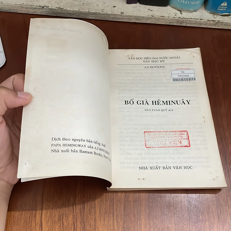 II Văn Học Mỹ: Bố Già Hêminuây (Tiểu Thuyết) - A.F. Hotsơnơ - 1997 530441
