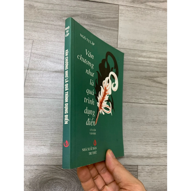 Văn chương như là một quá trình dụng điển. 999 460038