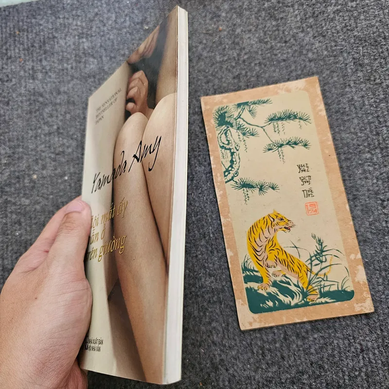 Đôi mắt ấy vẫn ở trên giường 734496