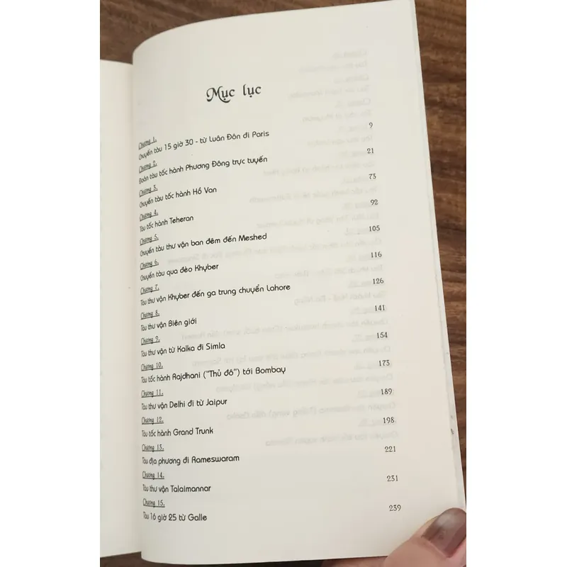 Tác phẩm văn học kinh điển: PHƯƠNG ĐÔNG LƯỚT NGOÀI CỬA SỔ (Paul Theroux) 720275