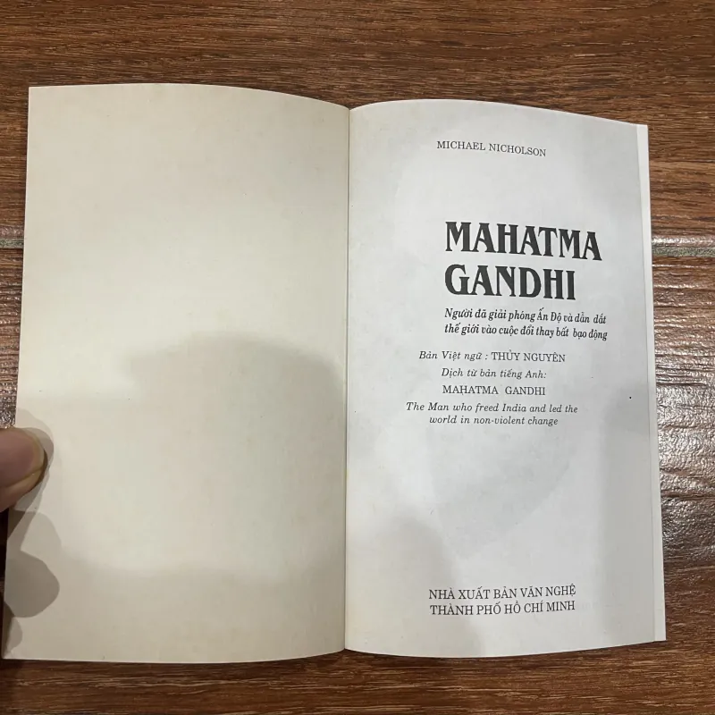 Mahatma Gandi - Michael Nicholson (8) 1004041