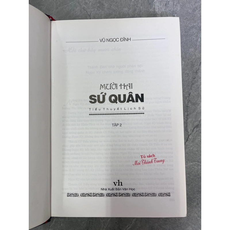 MƯỜI HAI SỨ QUÂN - TIỂU THUYẾT LỊCH SỬ ( 2 cuốn ) 387545