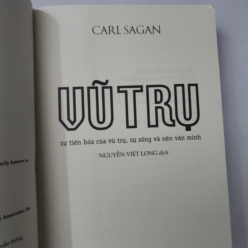 Sách Vũ trụ của Carl Sagan mới 95% 502878