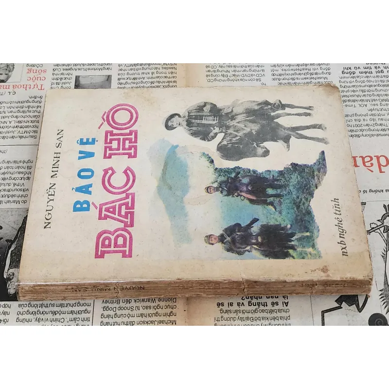 Truyện BẢO VỆ BÁC HỒ - Nguyễn Minh San 726047