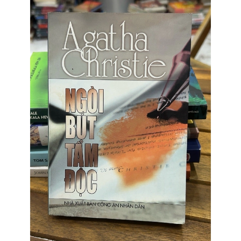 Ngòi bút tẩm độc -Agatha Christe 746608