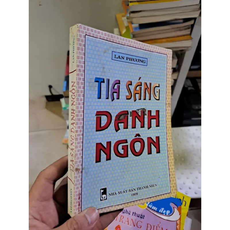 [Sách Cũ SCGR] Tia sáng danh ngôn Lan Phương mới 80% ố 1999 KỸ NĂNG HCM2908 677288