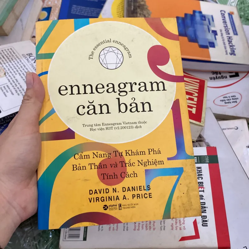 Enneagram Căn Bản" (The Essential Enneagram).  800479