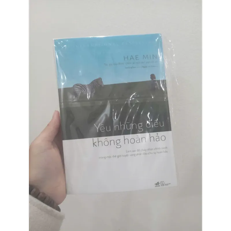 Yêu những điều không hoàn hảo 970004