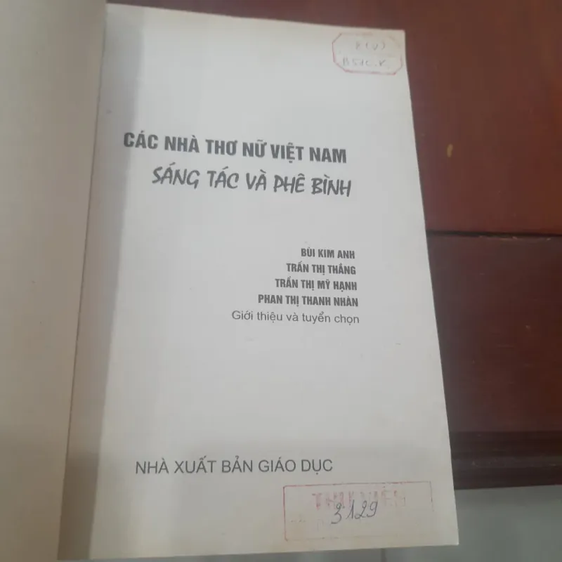CÁC NHÀ THƠ NỮ VIỆT NAM, sáng tác và phê bình 931104