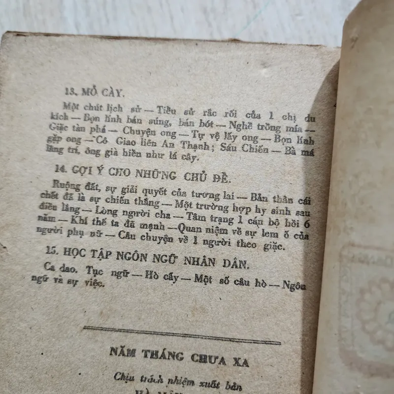 Năm tháng chưa xa | Nguyễn Thi | 1986 | mọt rìa sách không ảnh hưởng chữ 553278