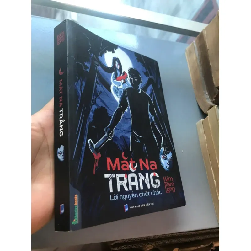 Mặt Nạ Trắng – Kim Tâm Long 604076