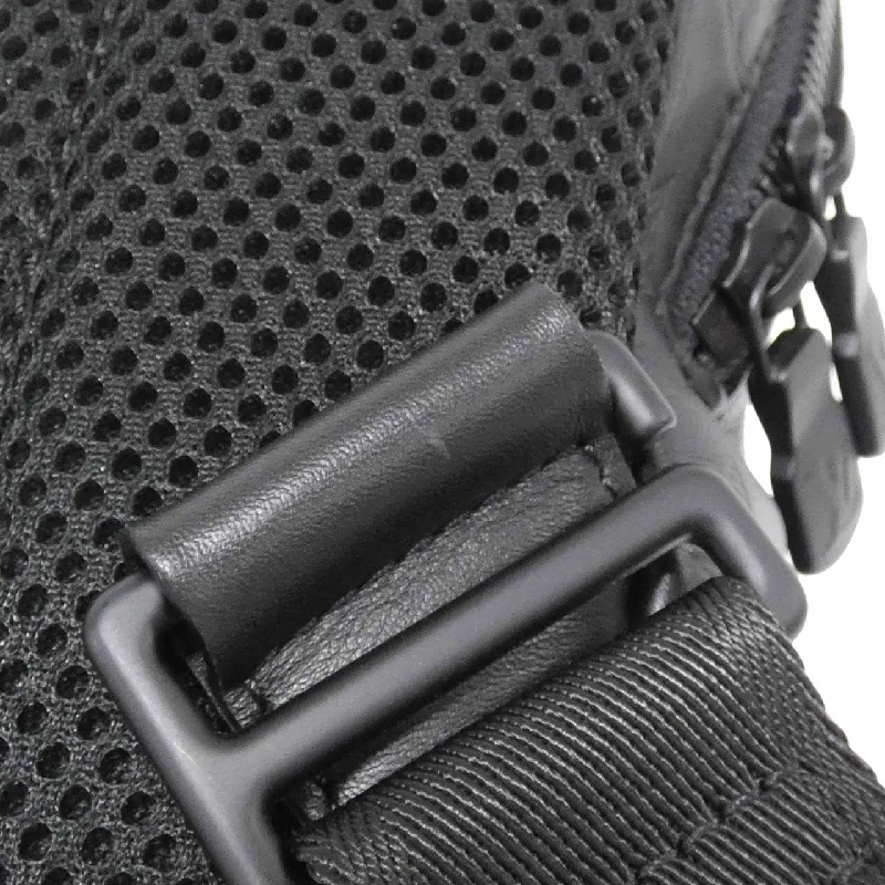 Túi đeo chéo Louis Vuitton Monogram Shadow Racer M46107 611535