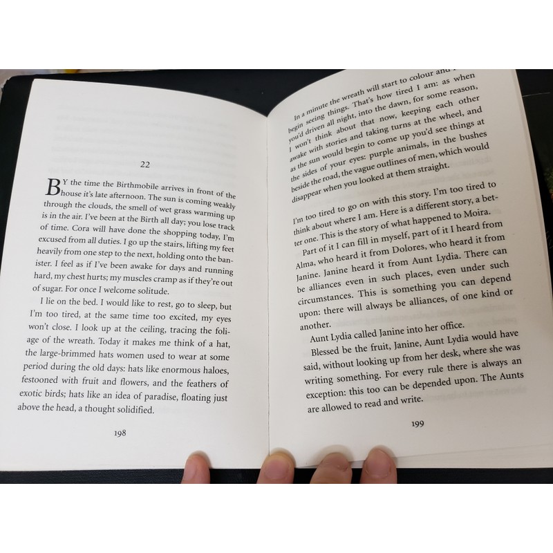 The Handmaid's Tale sách bản quyền bản Eng 144497