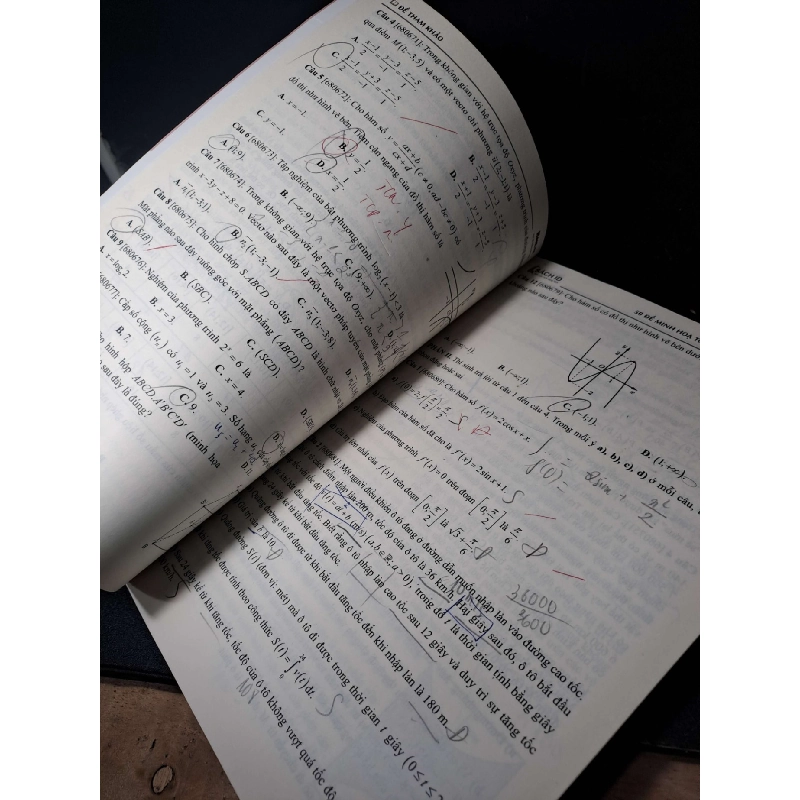 50 đề minh họa môn Toán học tốt nghiệp phổ thông 2025 - Lê Văn Tuấn - - GIÁO KHOA - HCM0111 923226