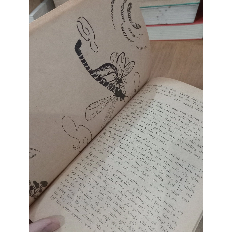 Cuộc phiêu lưu kỳ lạ của ong vàng - Vũ Duy Thông 735438