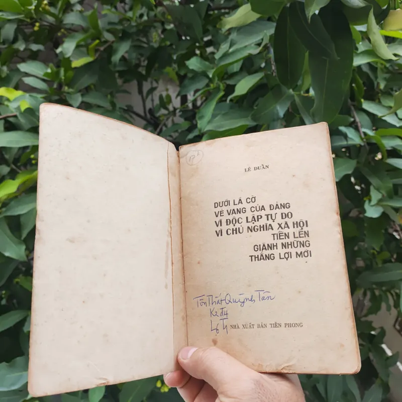 Dưới Lá Cờ Vẻ Vang Của Đảng Vì Độc Lập Tự Do Vì Chủ Nghĩa Xã Hội  711952