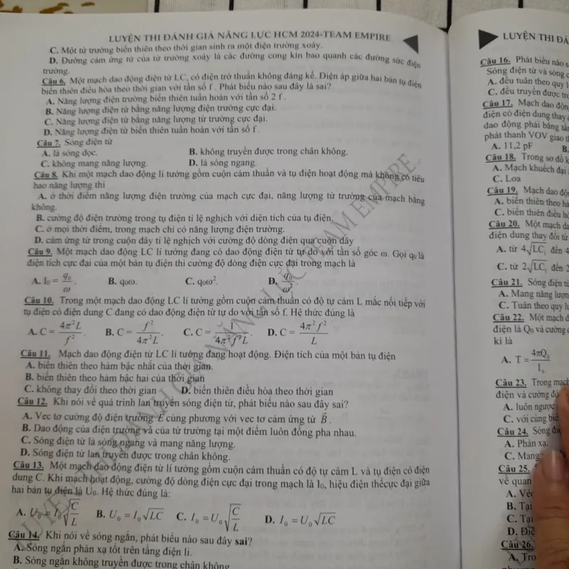 Sách ôn & tham khảo Luyện ĐÁNH GIÁ NĂNG LỰC EMPIRE TEAM 2024  576468