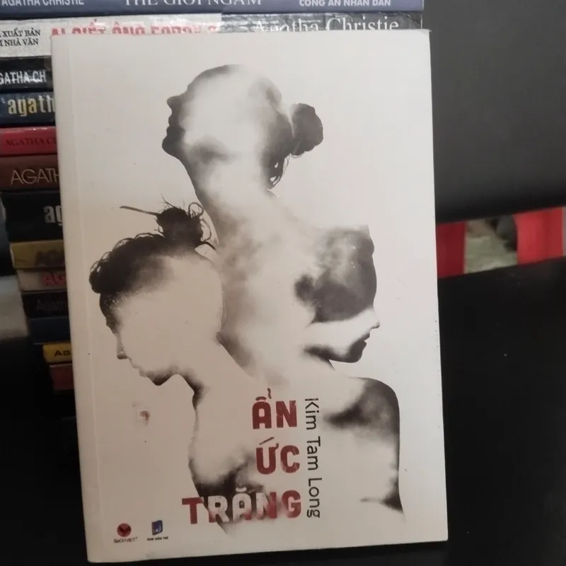 Ẩn ức trắng  553658