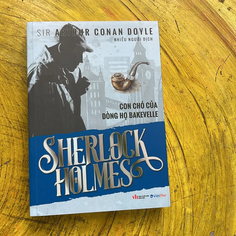 SHERLOCK HOLMES CON CHÓ CỦA DÒNG HỌ BAKEVELLE- SIR ARTHUR CONAN DOYLE 718851