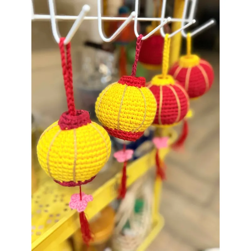 Đèn lồng mini làm bằng len trang trí cho không gian ngày Tết, móc chìa khóa đèn lồng len 762724