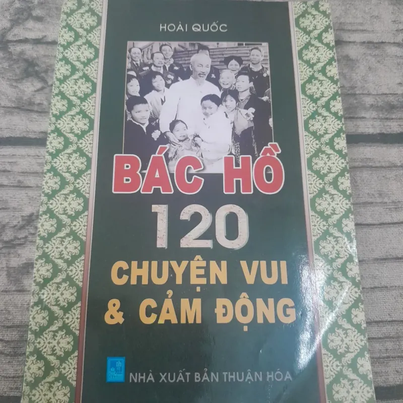 Bác Hồ và 120 truyện vui cảm động. Tác giả Hoài Quốc. NXb Thuận Hóa năm 2011 702517