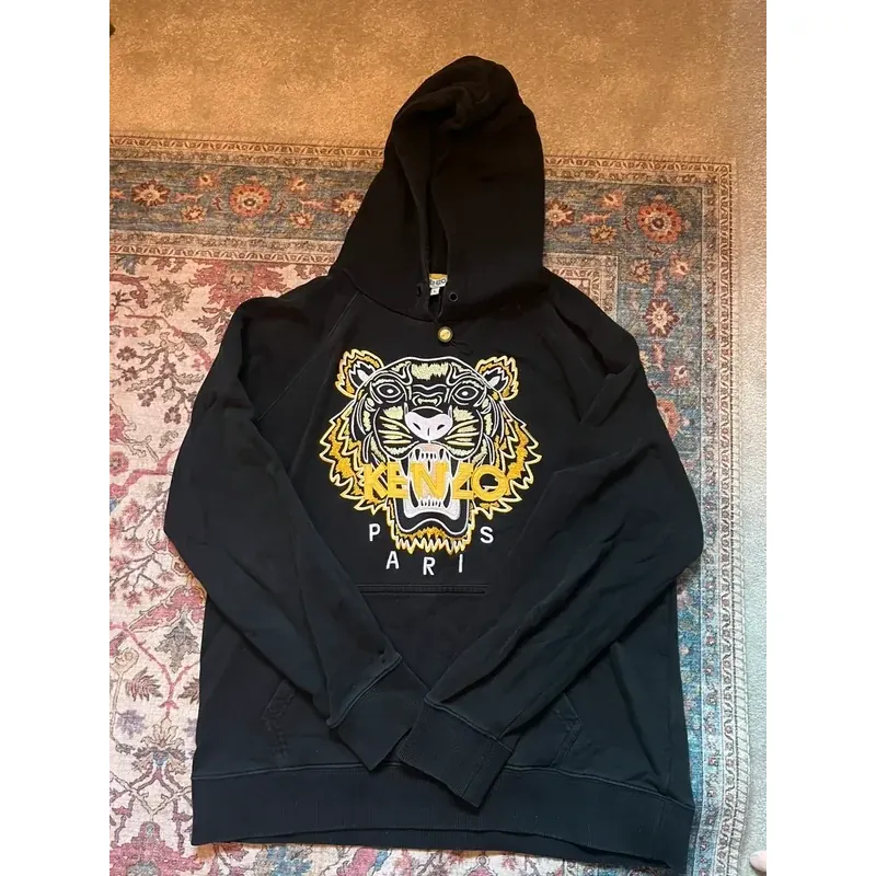 Áo hoodie Kenzo màu đen thêu logo mặt cọp (đầu hổ) chỉ vàng 760767