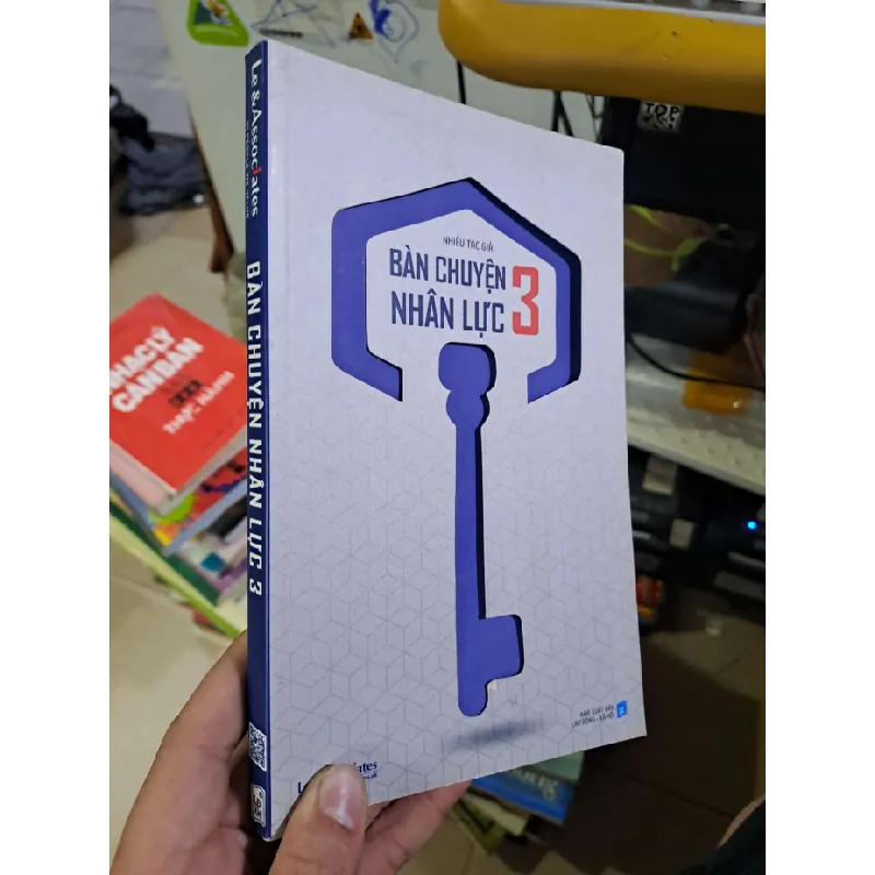 Bàn chuyện nhân lực 3 mới 90% 2015 QUẢN TRỊ HCM1809 560879