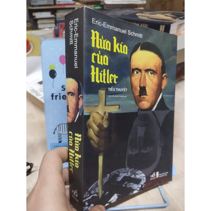 Sách: Nửa kia của Hitler - TG: Eric Emmanuel Schmitt (B2) 994337