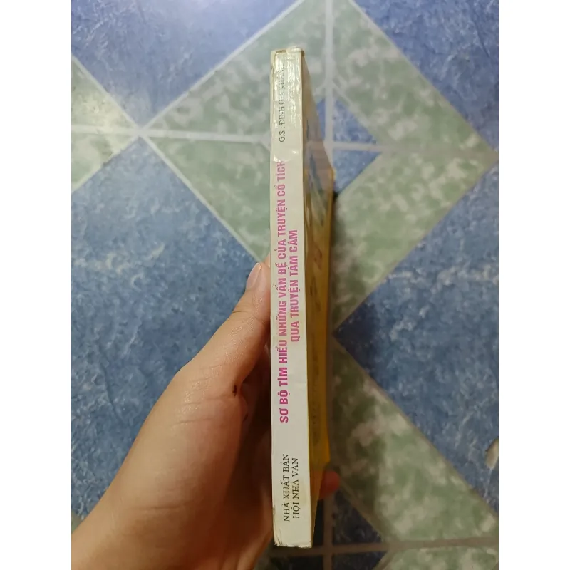 Sơ bộ tìm hiểu những vấn đề của truyện cổ tích qua truyện Tấm Cám - GS. Đinh Gia Khánh 1000185