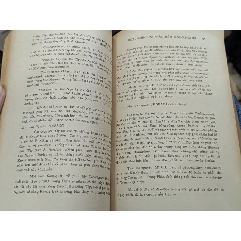 Tập san sử địa số 25 - một nhóm giáo sư 128739