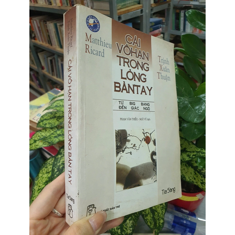 CÁI VÔ HẠN TRONG LÒNG BÀN TAY - TRỊNH XUÂN THUẬN 475759