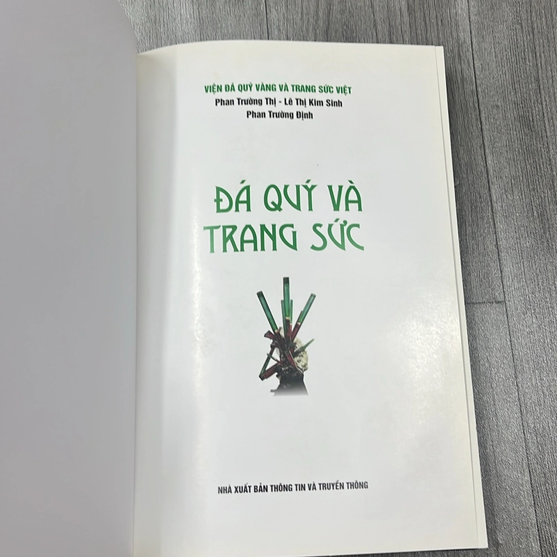 Đá quý và trang sức. 2b2  521827