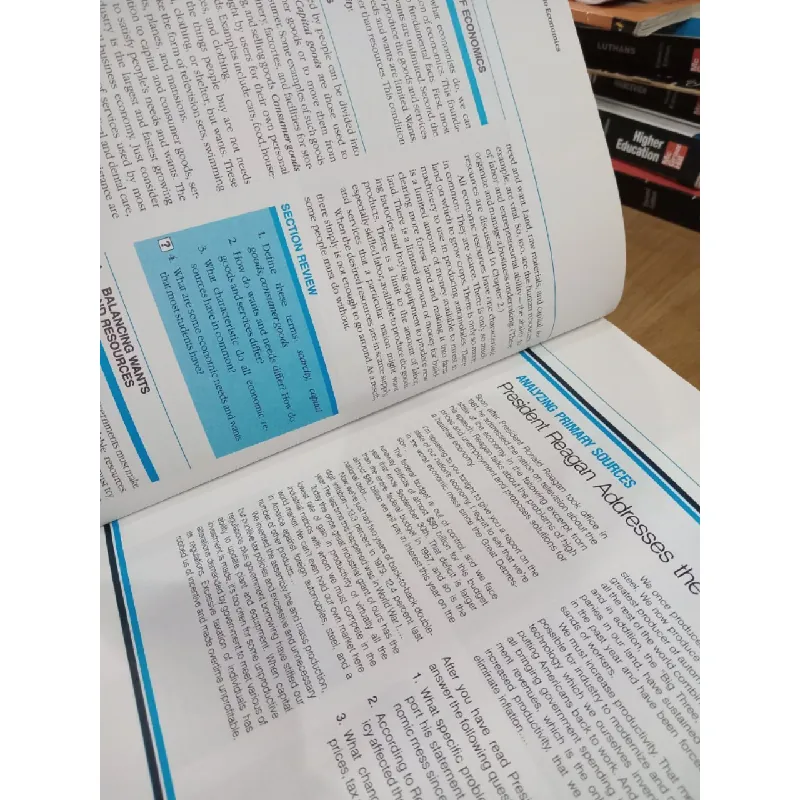 Economics - Richard M. Hodgetts, Terry L. Smart 593932
