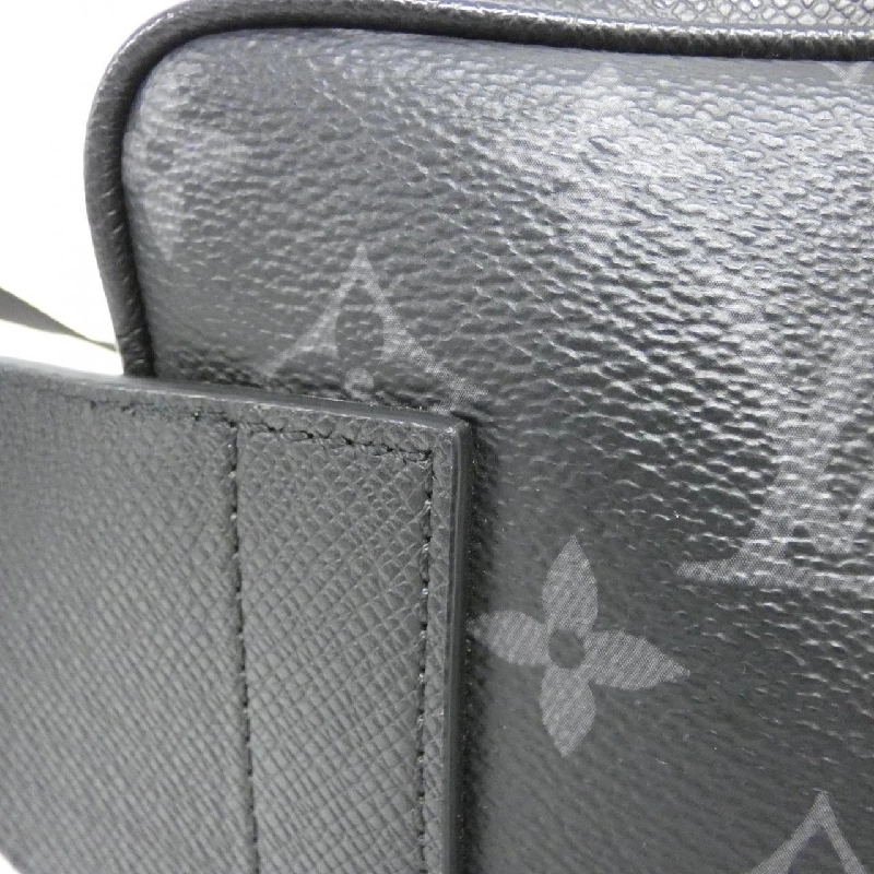 Túi đeo chéo Louis Vuitton Taiga Lama Bum Bag Outdoor M30245 613742