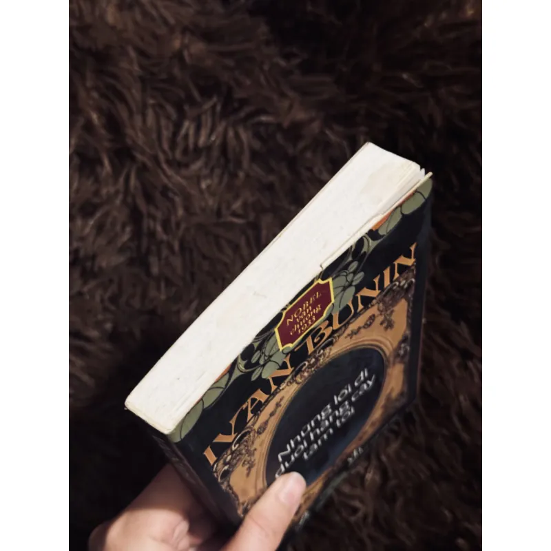 Những lối đi dưới hàng cây tăm tối 993152