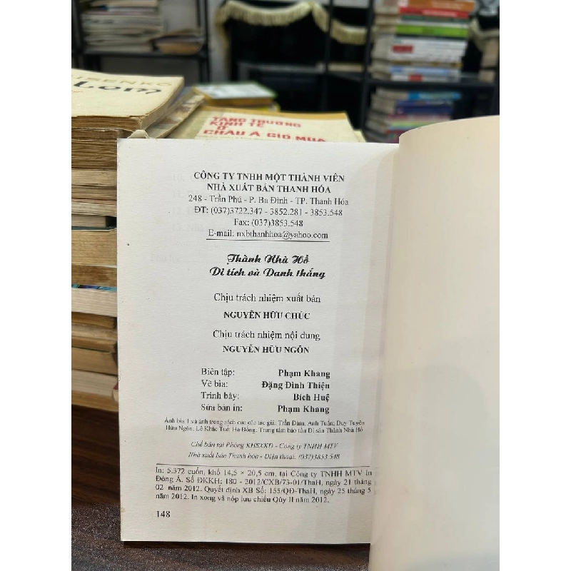 Thành Nhà Hồ: Di Tích Và Danh Thắng - Lê Khắc Tuế 936733