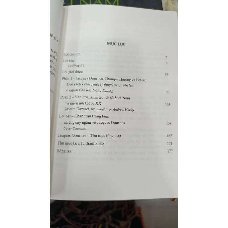 NHÀ NHÂN HỌC CHÂN TRẦN: NGHE VÀ ĐỌC JACQUES DOURNES 698305