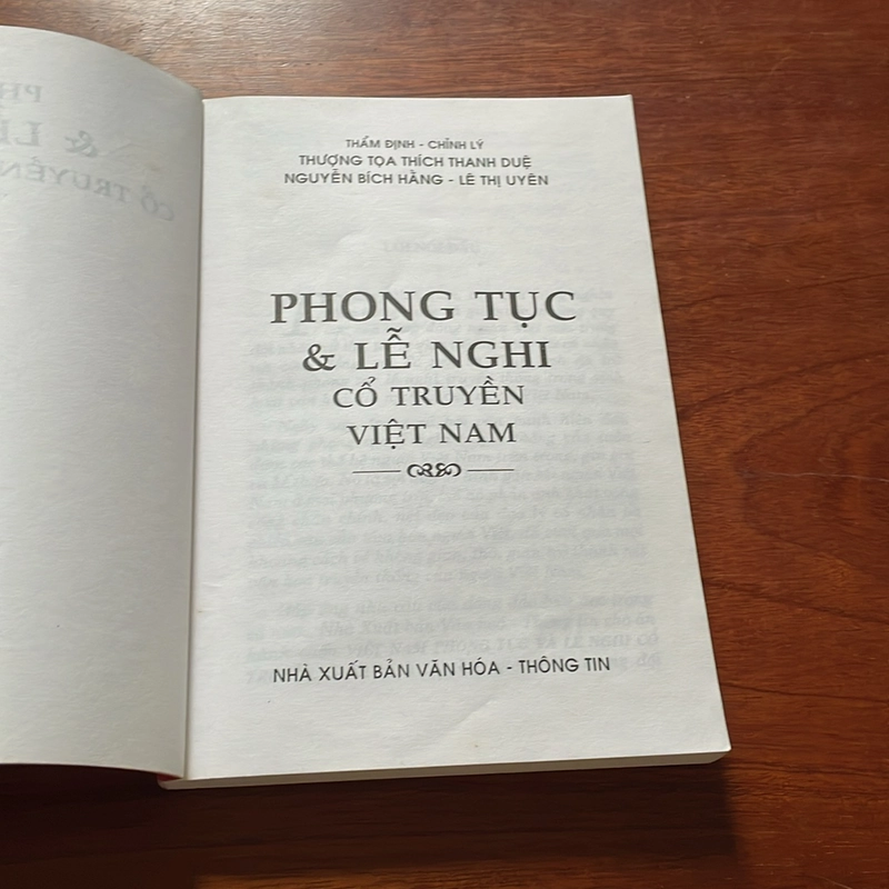 II Tựa sách: Phong Tục Và Lễ Nghi Cổ Truyền Việt Nam - 2007 501556