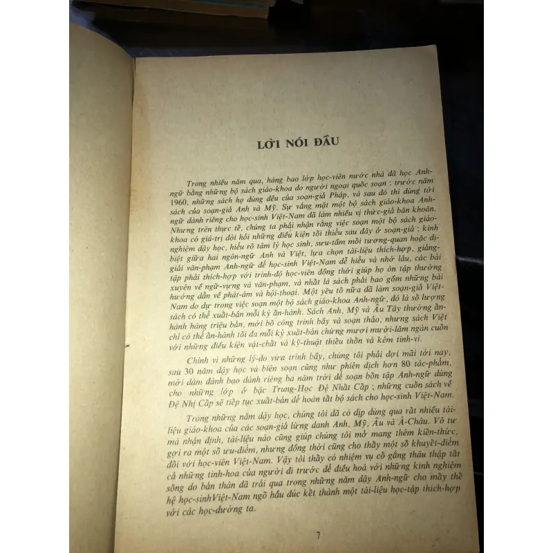 Modern english for vietnamese students - Lê Bá Kông 1040254