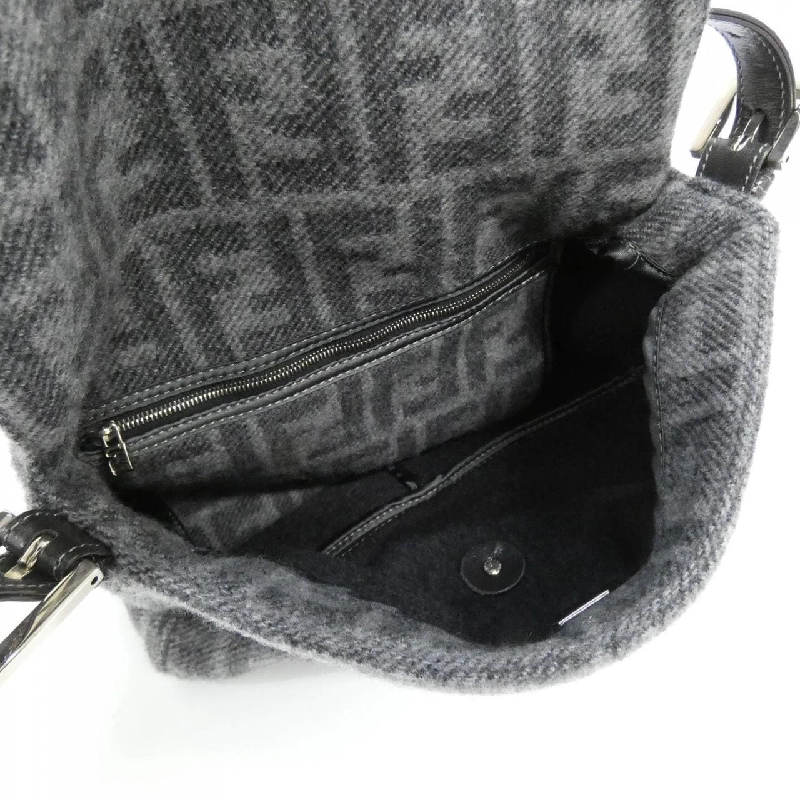 Túi xách vai Fendi Mamma Baguette 26325 - Hàng hiệu Authentic 764115