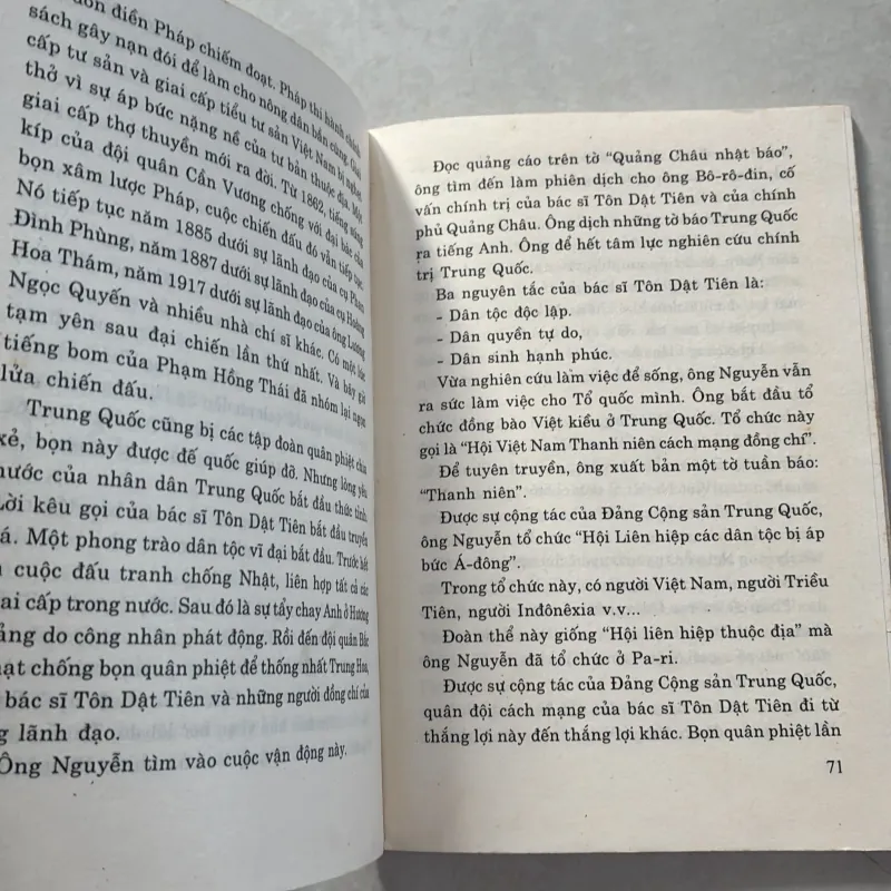 Những mẫu chuyện về đời hoạt động của Hồ Chủ tịch - Trần Dân Tiên 800633