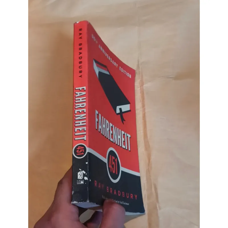 Fahrenheit 451 - Ray Bradbury 1025170