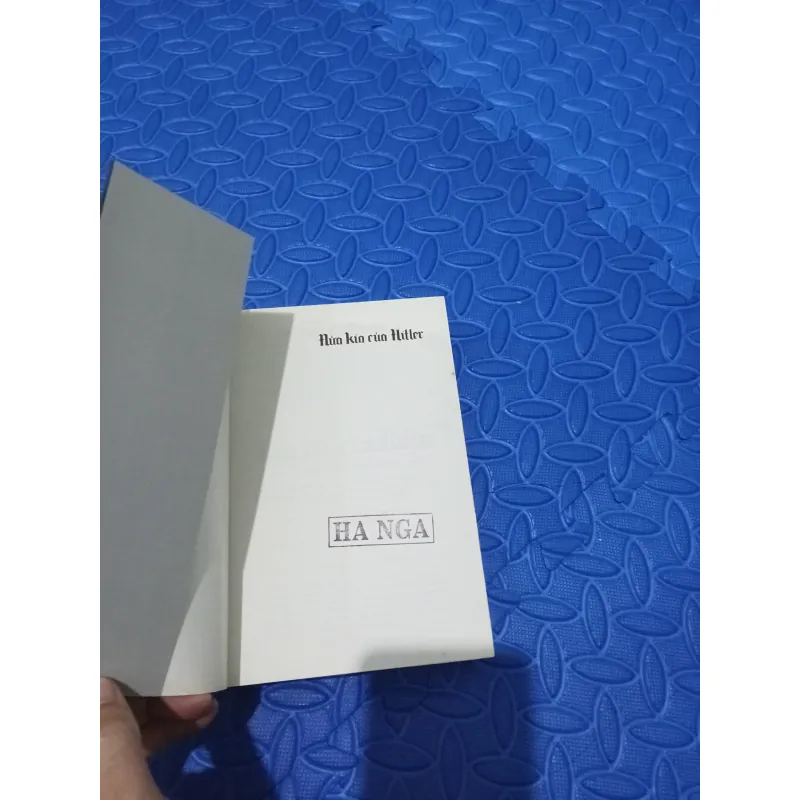 Nửa kia của Hitler  973710