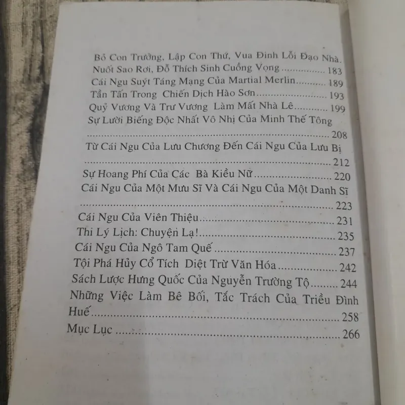 Những cái dại của người xưa. Tác giả Lam Giang - Nguyễn Quang Trứ 590606