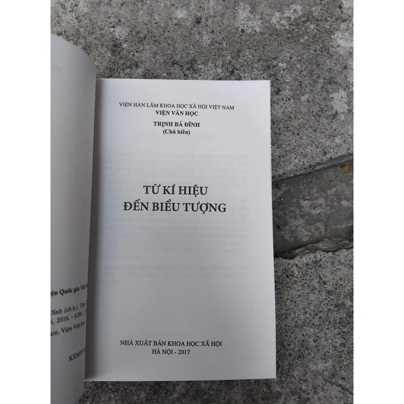 Từ kí hiệu đến biểu tượng do Trịnh Bá Đĩnh chủ biên  1006750