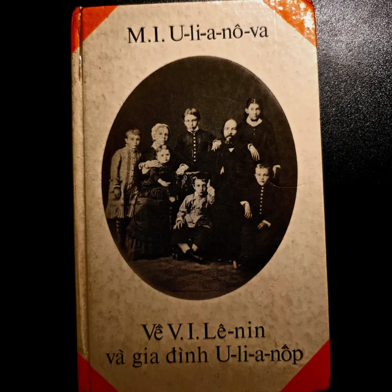 Lênin và gia đình U-li-a-nốp 674956