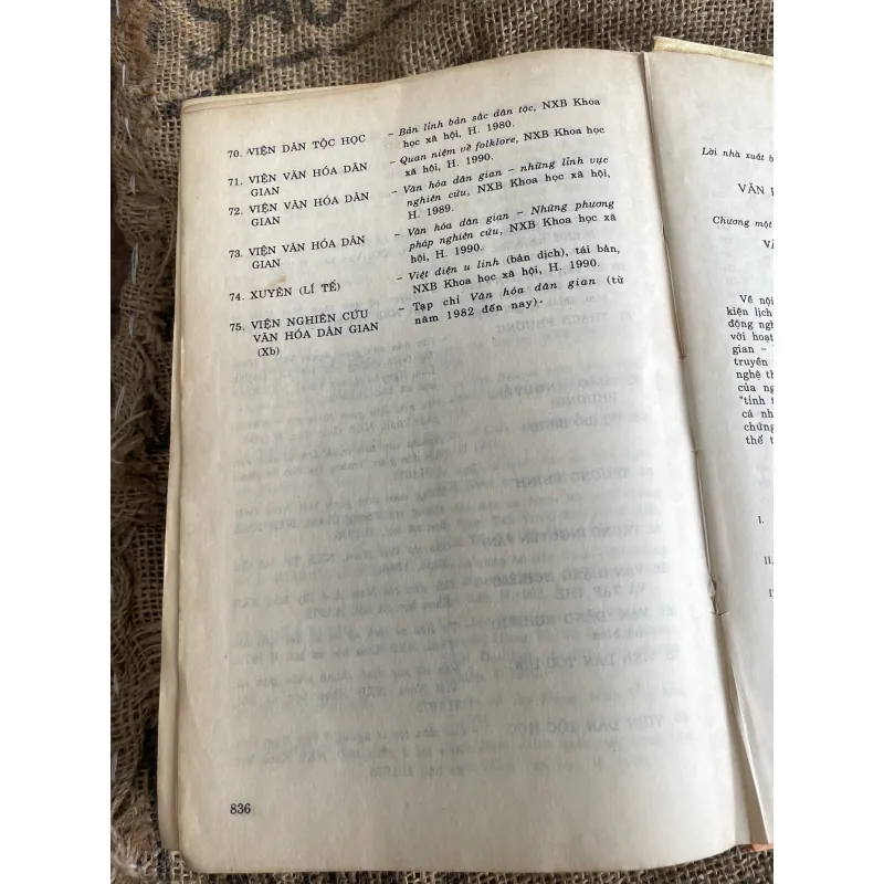 Văn học dân gian - ĐINH GIA KHÁNH - CHU XUÂN DIÊN - VÕ QUANG NHƠN TĂN HỌC DÂN GIAN 1013372