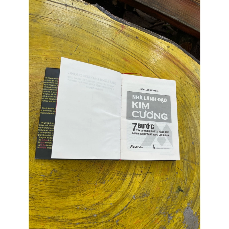 NHÀ LÃNH ĐẠO KIM CƯƠNG 7 bước - Sách bìa cứng áo ôm 537496